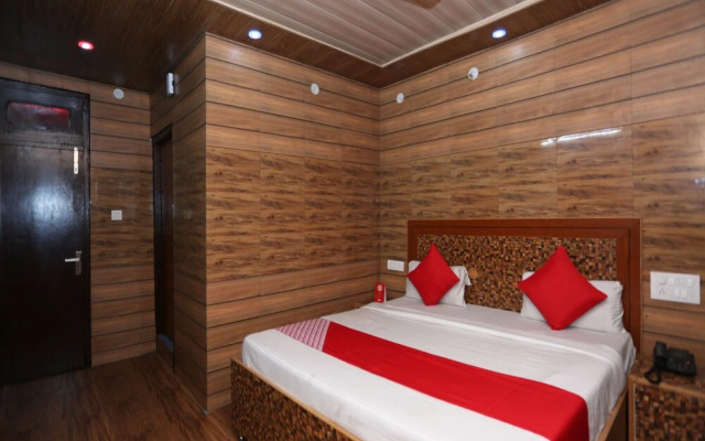 OYO 28835 Hotel Star