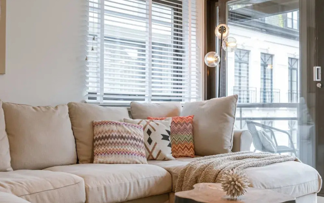 Pleasant 2 Bedroom Apartment With Private Parking