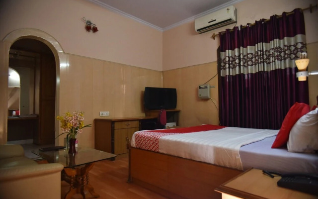 Mid City Hotel by OYO Rooms