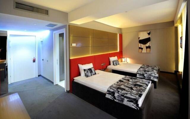 Plaza V Business and SPA