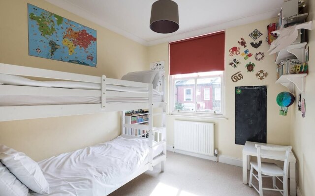 Fabulous 4BR Family Home in East London