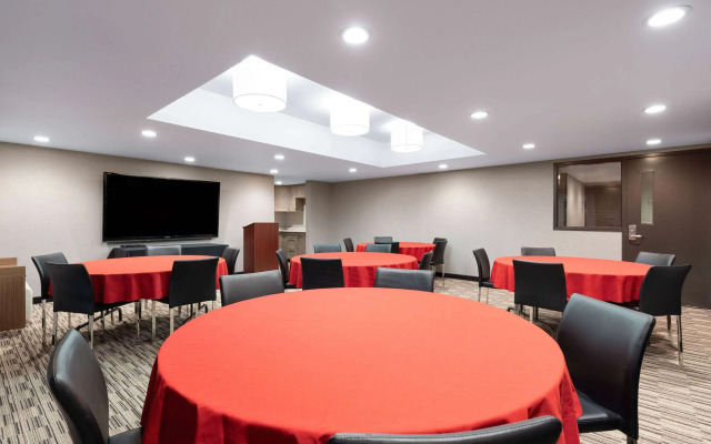 Microtel Inn & Suites by Wyndham Kirkland Lake