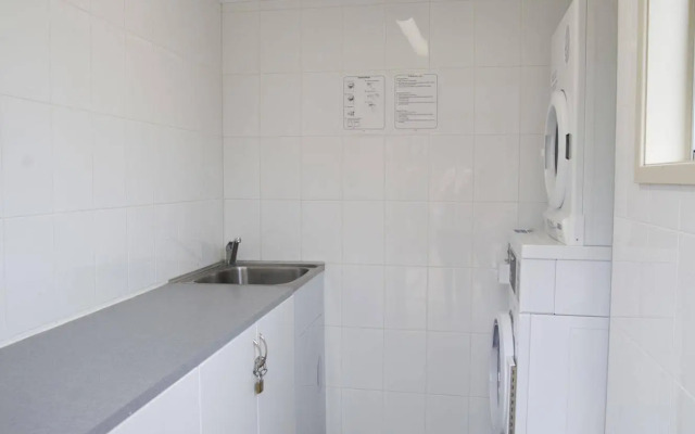 Noah's Mid City Motor Inn