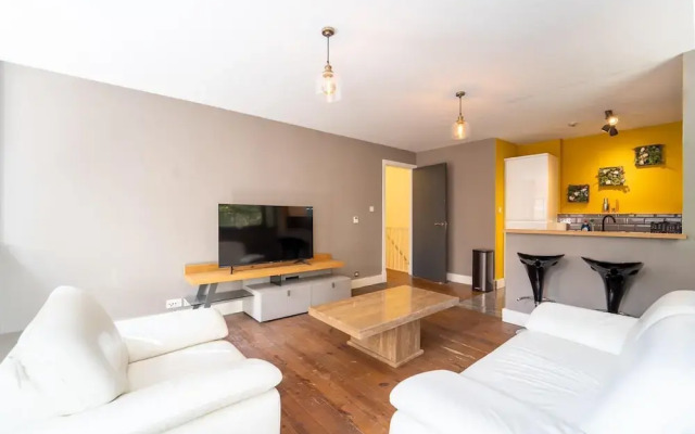 Stunning Modern City Centre Apartment Retreat