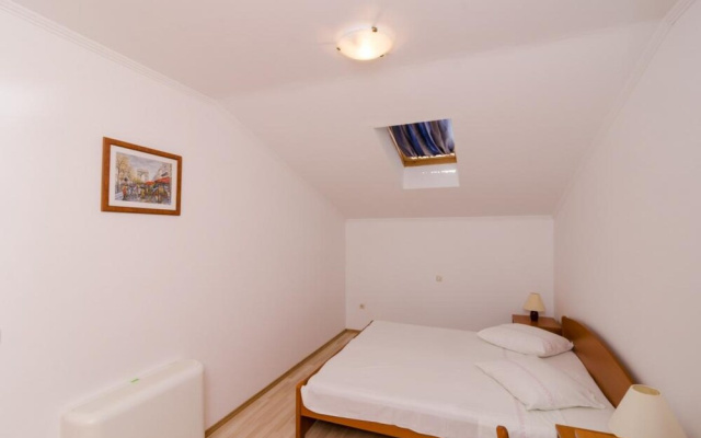 Apartments Plavac Mali