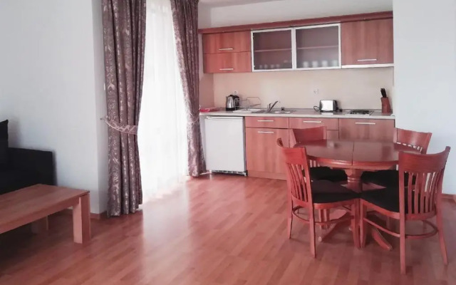 Efir Holiday Village