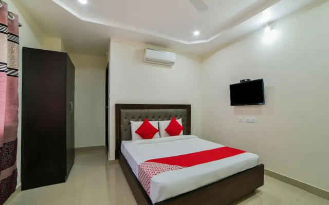 OYO 23589 Crown Palace