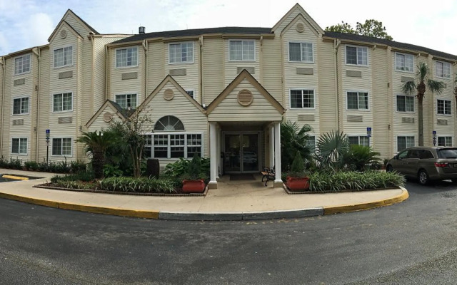 Hometown Inn & Suites Jacksonville - Butler Blvd./Southpoint