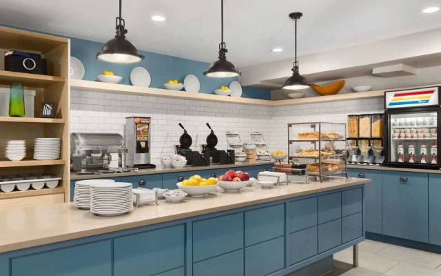 Country Inn & Suites by Radisson, York, PA