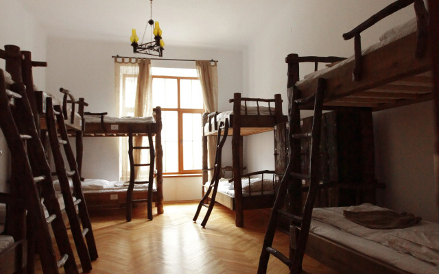 Средневековый Хостел GHOSTel 