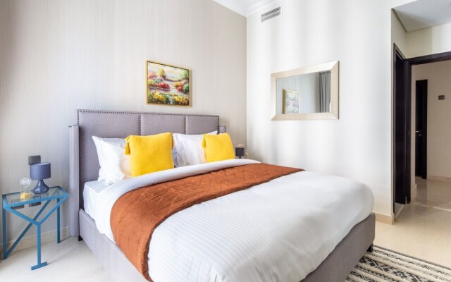 Luxuriously Elegant 2BR Apartment in Downtown Dubai