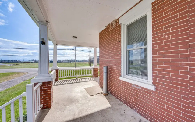 Lovely Lancaster Aptartment in Walkable Location!