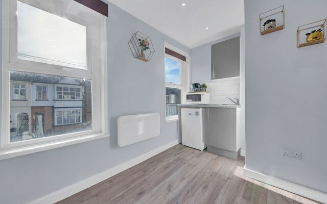 Lovely 1-bed Studio in West Drayton