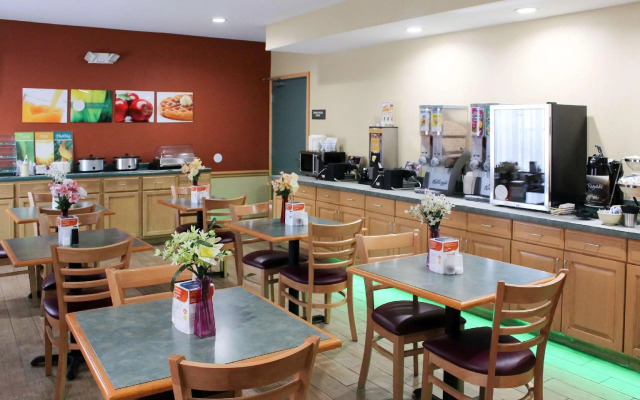 Quality Inn & Suites Cincinnati Sharonville