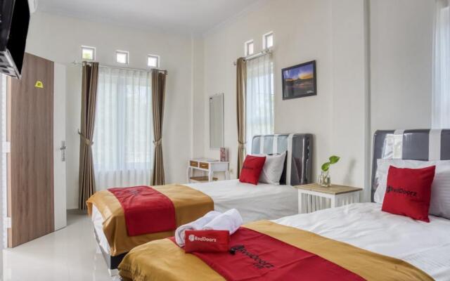 RedDoorz Syariah near Taman Pelangi Monjali