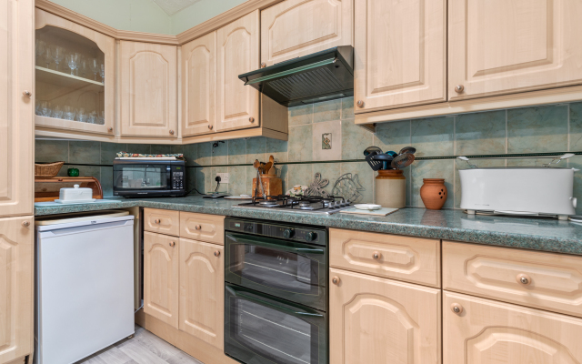 The Hollies - Short Walk to Beach, Peaceful Location, Parking