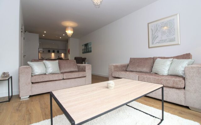 Luxury 2BR Modern Flat for 6 Near Holyrood Park