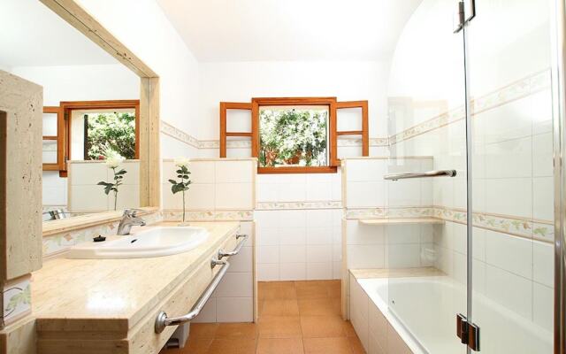 Villa - 4 Bedrooms with Pool and WiFi - 108763