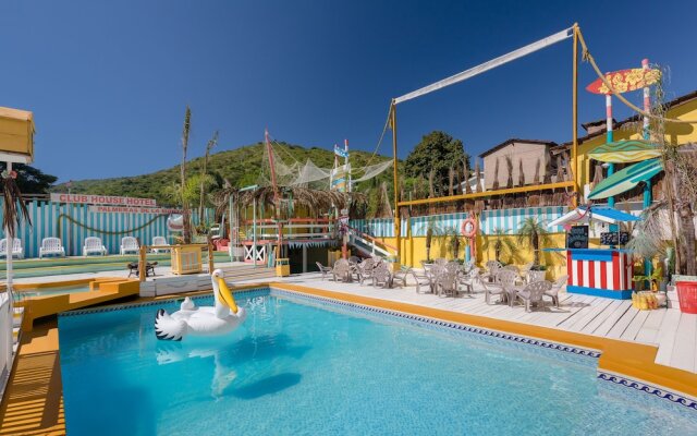 Club House Hotel