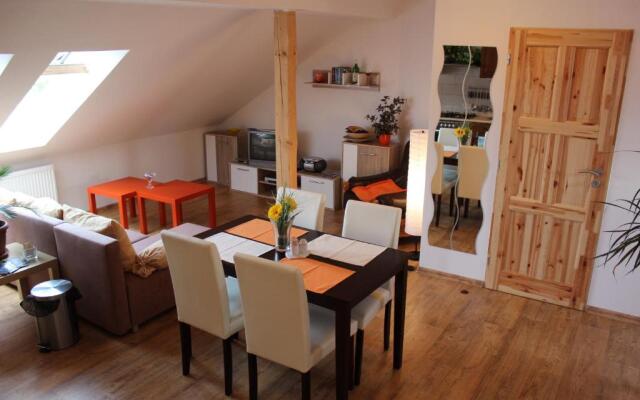 Orange Loft Apartment