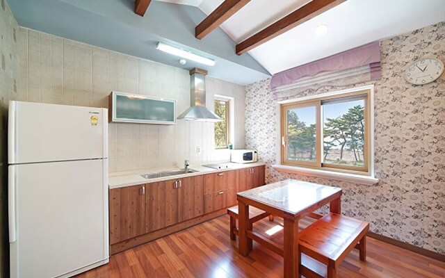 Taean Jaderak Pension