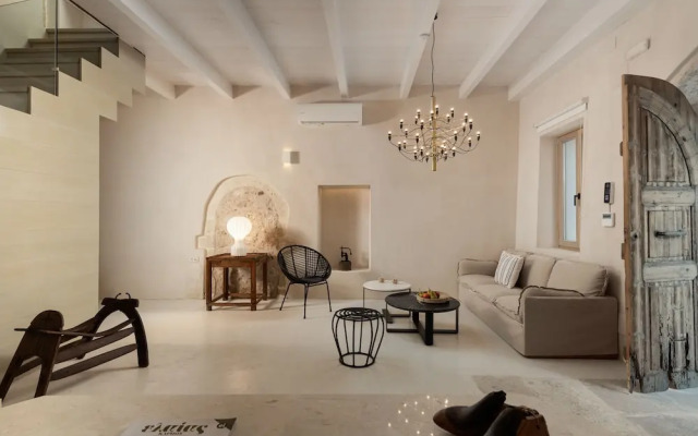 Sutor Chic Manor