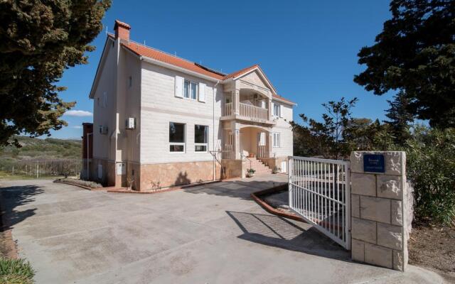 Apartments Mijajov Dvor