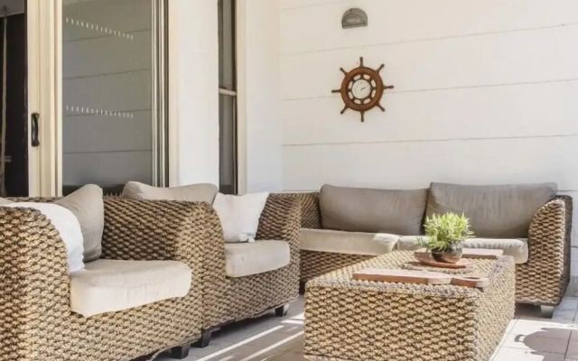 Casuarina Apartment 200m from the Beach