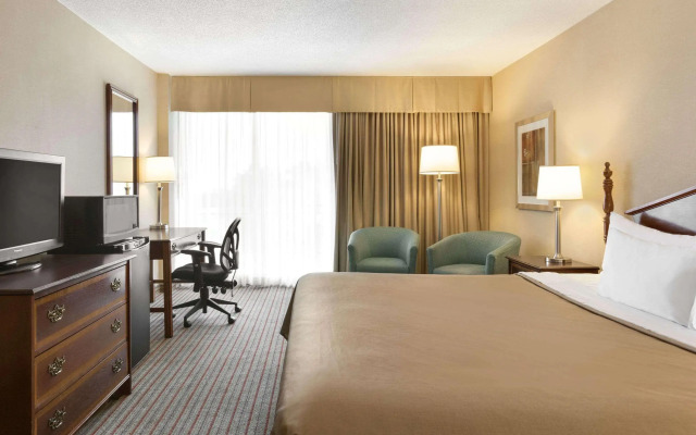 Ramada by Wyndham Belleville Harbourview Conference Centre