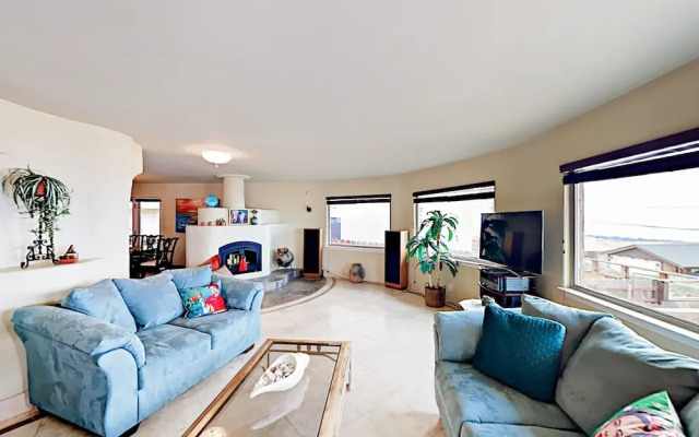 Hilltop Designer - 2 Br Home