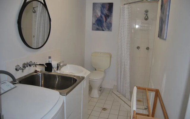 Budds Beach Apartments