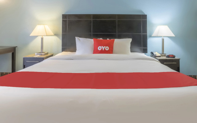 OYO Hotel Knoxville TN Cedar Bluff I-40