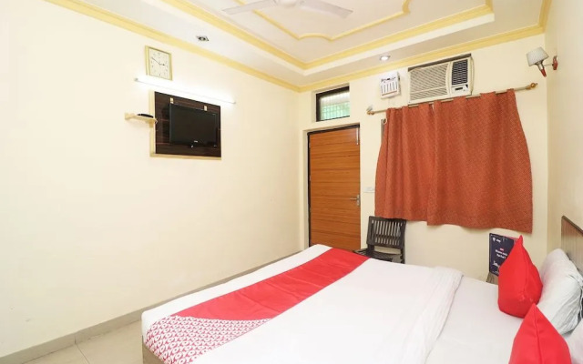 OYO 24951 Vaibhav Palace