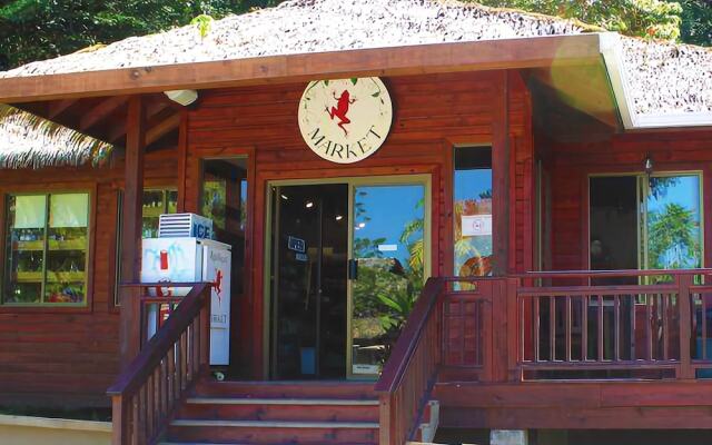 The Island Hub at Red Frog Beach Resort
