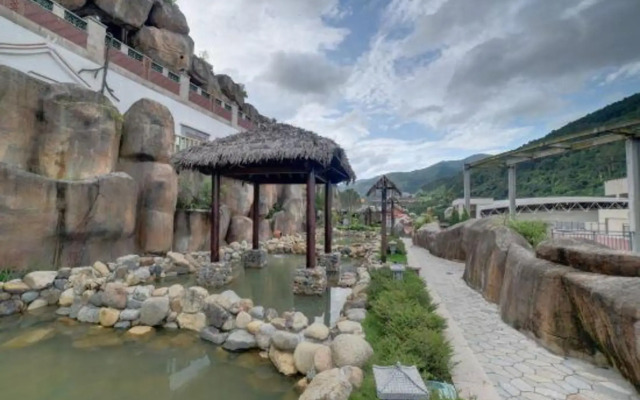 Southeast Huadu Hot Spring Hotel