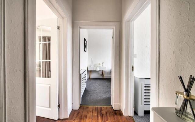 Modern 2BR Home on the Royal Mile!