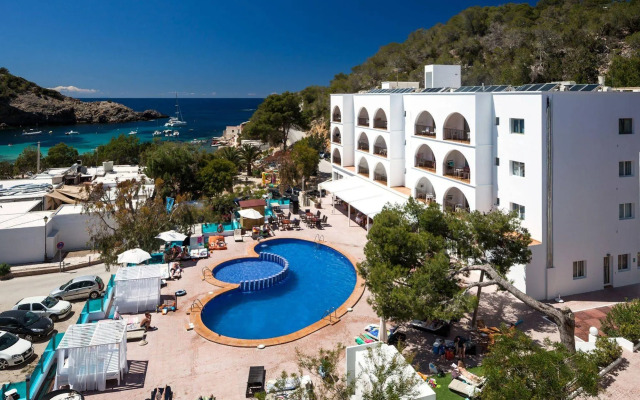 Aparthotel Puerto Cala Vadella