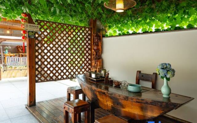 Yaqiu Courtyard Featured Hostel