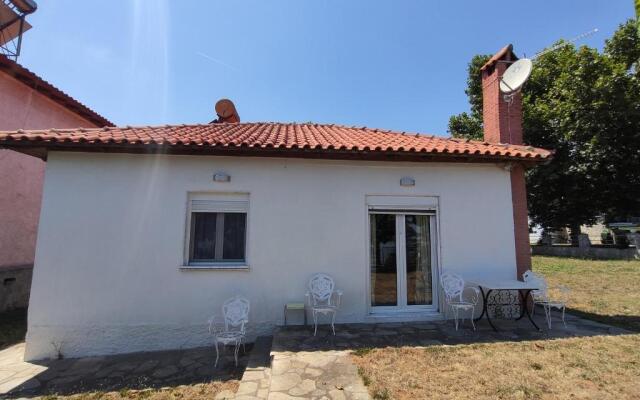 White Clam Vintage House with sea view & garden