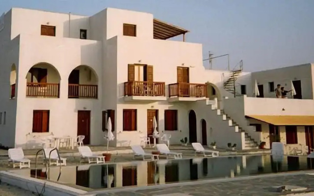 Romanzza Studios