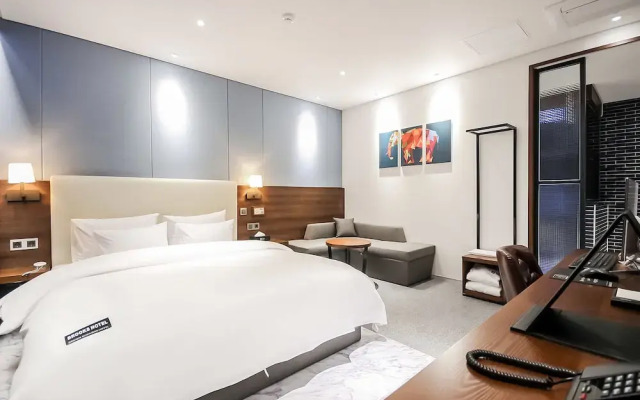 Brooks Business Hotel