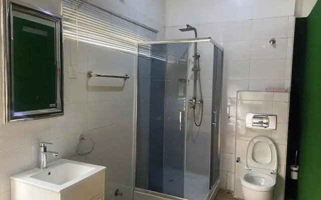6129 Luxzri Apartment