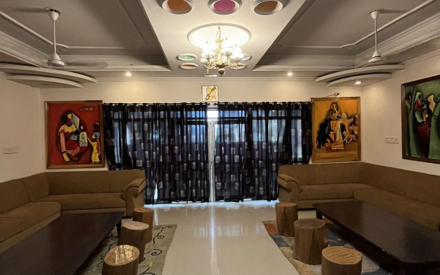 OYO 17284 Hotel Vrindavan Palace