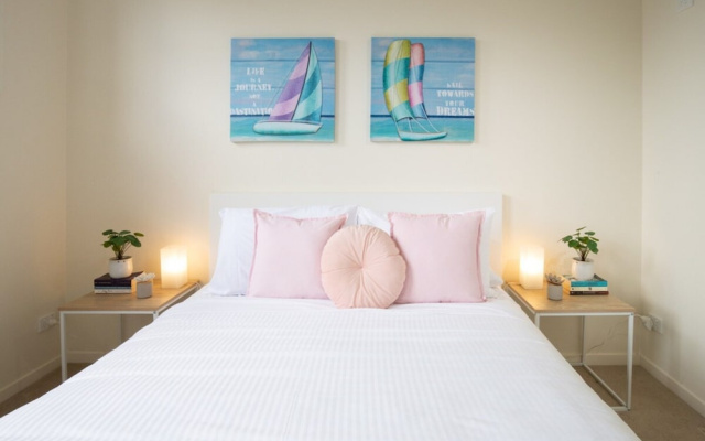 Generous 2-bed Townhouse With A Private Balcony – Guest Rooms – North Batemans Bay