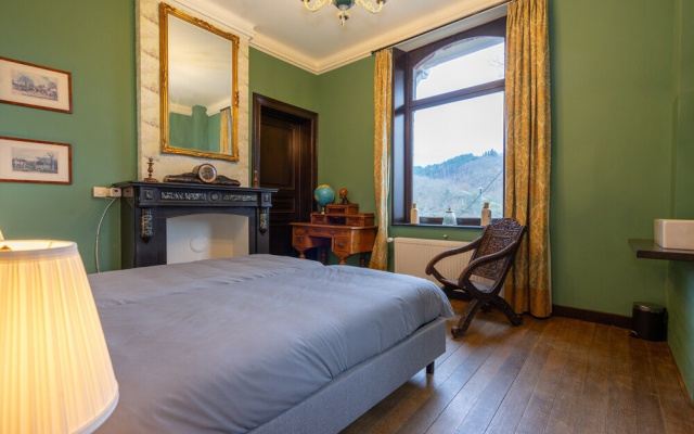 Elegant Castle for 12 Guests