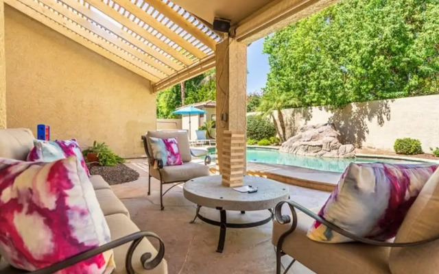 Luxury Scottsdale Home W/pool and Hot Tub!