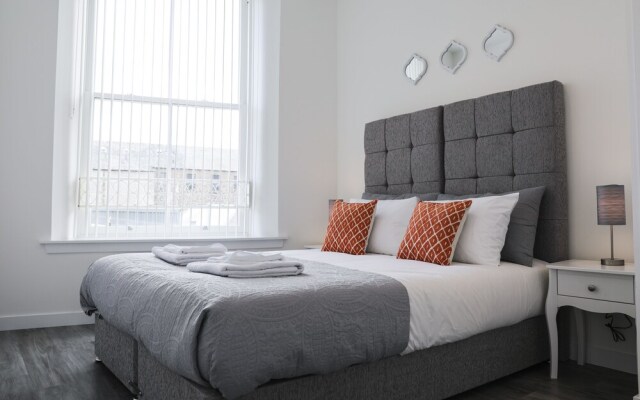 Diamond - King Street Apartment 9b