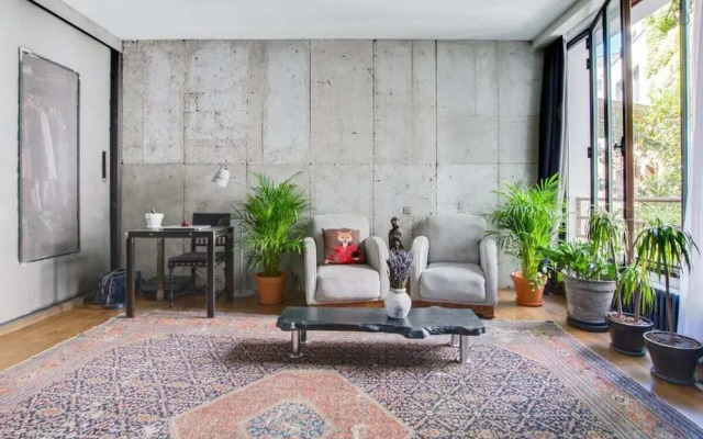 Modern Industrial 80m2 Apartment Near Bastille