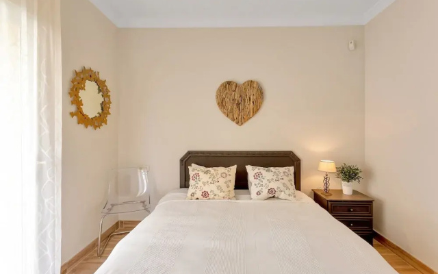 Charming Villa With Terrace