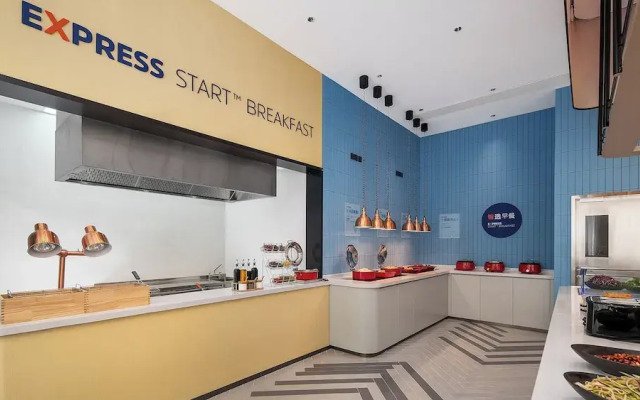 Holiday Inn Express Qingdao Hongdao Station by IHG